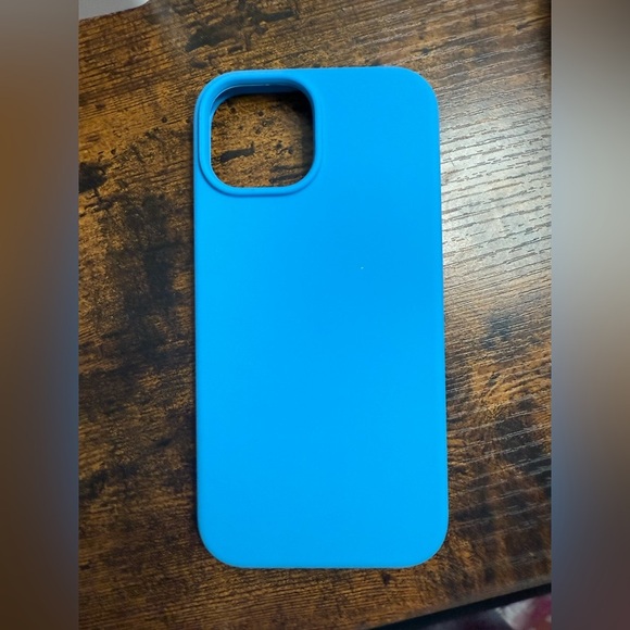 Elago iPhone 15 Silicone Case - Picture 1 of 2